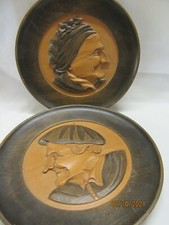 2 assiettes murales décoratives bretonne bois sculptées, signée ,homme, femme M