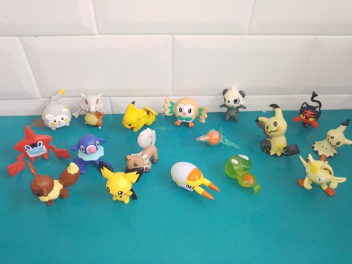 Lot figurines pokemon - 17,