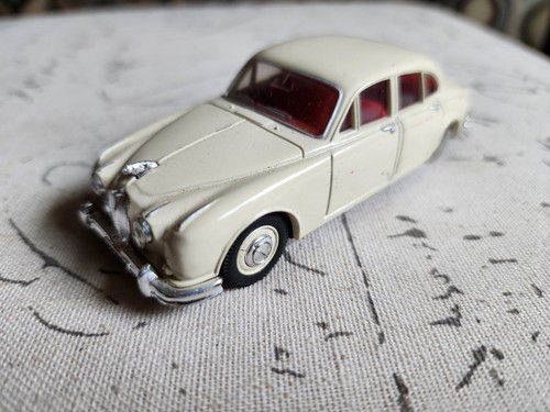 Corgi jaguar white - corgi, mk