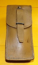 POCHETTE EN CUIR POUR OUTIL NETTOYAGE POUR MAT 49 FRANCAISE , ETAT VOIR PHOTOS .