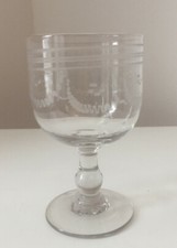 Ancien verre à pied décor