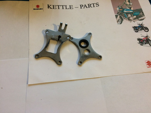 SUZUKI GT750  plates MIKUNI BS