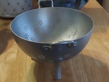 égouttoir ancien passoire