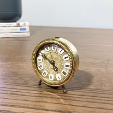 Pendulette vintage Japy en laiton doré – Horloge mécanique à poser circa 1955