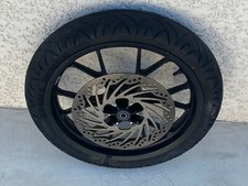 UNE JANTE ROUE AVANT 17 POUCES
