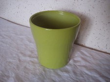Cache pot vert 13 cm de diamètre par 13,2 cm de haut