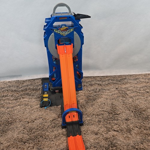 Hot wheels mega garage play - hot,