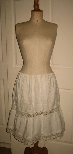 Linge ancien jupon volant - ancien,
