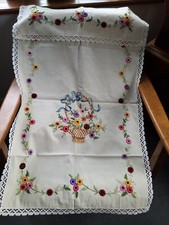 ancien cache torchon brodé