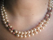 SAUTOIR PERLES CULTURE et RHODONITE  fermoir  OR 18 K NOEUDS ENTRE  PERLES 94 CM