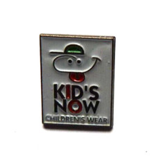 A01  Pin's Pins Pin VINTAGE  RARE Kid’s Now vêtements pour enfants