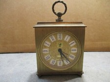 ancien réveil Jaz en laiton ou bronze cadrant chiffre a cartouches fonctionne 