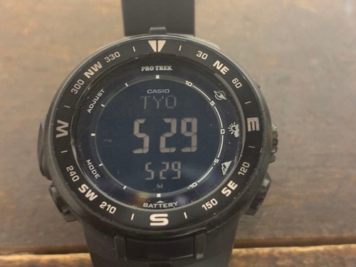 Montre numérique solaire pour