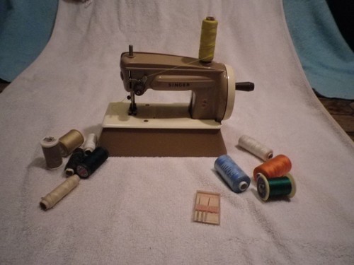 Ancienne machine coudre - ancienne,