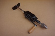 Ancienne perceuse main - ancienne,