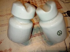 2 gros isolateurs muraux