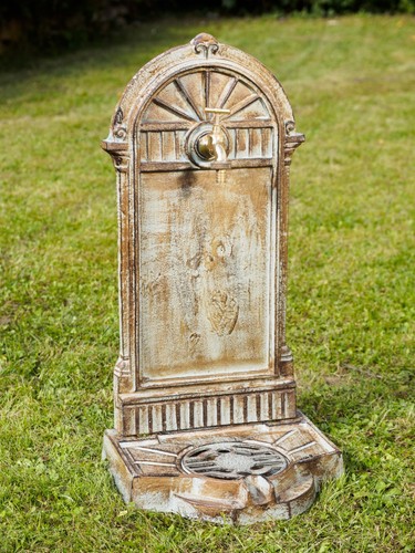 Fontaine murale sur pied - , fer