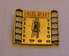 ANGEL HEART film ALAN PARKER MICKEY ROURKE 1988 DELTA VIDEO vintage pin badge