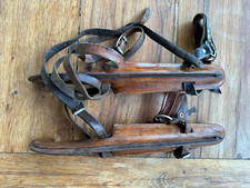 très anciens patins à glace