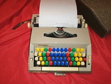 E6- Machine à écrire SCHEIDEGGER PRINCESS MATIC touches colorées fonctionne