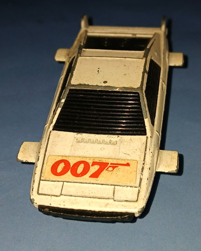 Corgi junior toys - 007, lotus