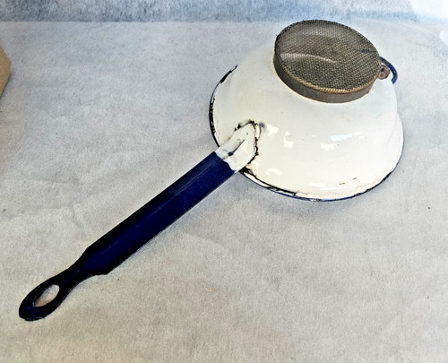 Ancienne casserole passoire - ancienne,