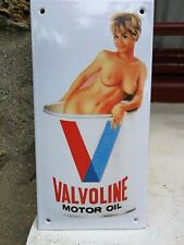 Plaque émaillée PIN UP VALVOLINE Enamel Sign no Total Bp Shell Mobiloil Lab