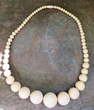 COLLIER  VINTAGE années 50 - PERLES en CHUTE en BAKÉLITE COULEUR ivoire ART DECO