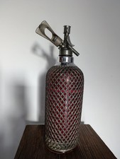 Ancien Siphon grillagé d'eau