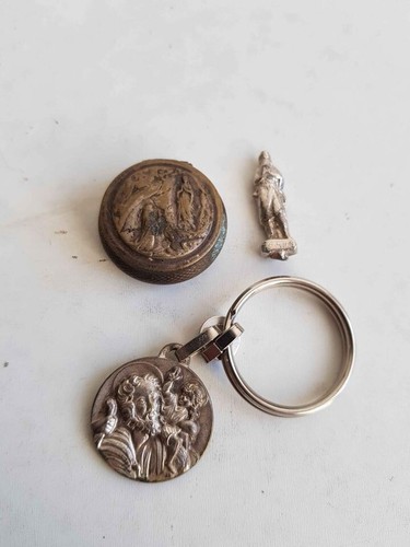 Lot objets religieux