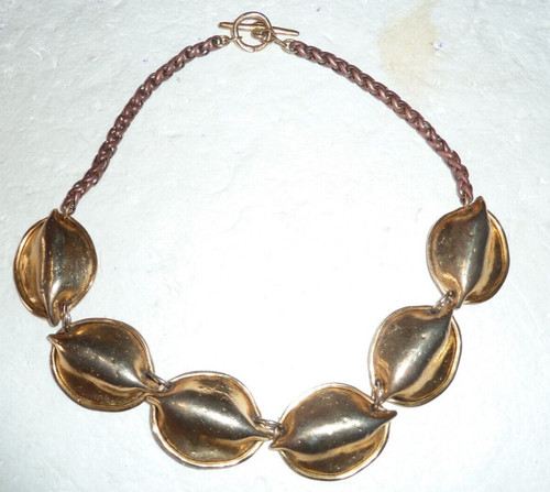 Beau collier doré - de, la