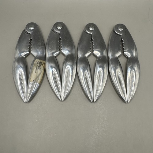 Vintage metal crab claw - metal,