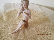 DEMI FIGURINE POUPEE A