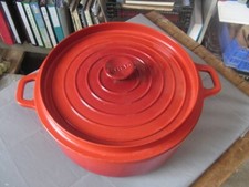 ++"531.15"  COCOTTE EN FONTE ÉMAILLÉE RONDE ROUGE  MARQUE INVICTA 28