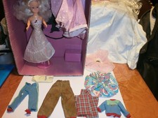 Poupée PERLE DELAVENNAT 1987