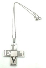 ROGER DUBUIS - Collier or 18 carats croix LOVE - 17,25 g