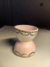 Ancien coquetier diabolo en terre de fer diamètres 4,3 et 4,7 cm