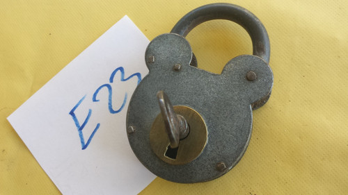 E23 très ancien cadenas à - ancien,