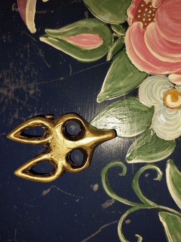Broche dans goût de line - le,