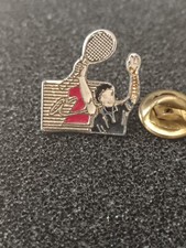 Pin's Pins Pin Enamel 58  TÉLÉVISION Française Antenne 2 Tennis "a2" 