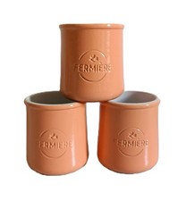 3 pots de yaourt rose saumon