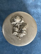 Boîte ronde/ pilulier en étain décor de rose 