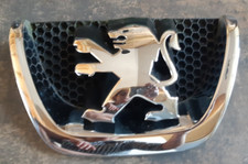 SIGLE DE CALANDRE LOGO EMBLEME 18C0001030 PEUGEOT 207 phase 1  303002001