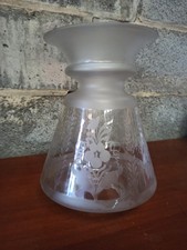 Globe ancien en verre gravé