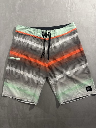 Quiksilver board shorts - board,