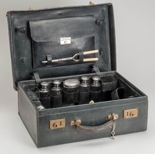 NÉCESSAIRE DE TOILETTE