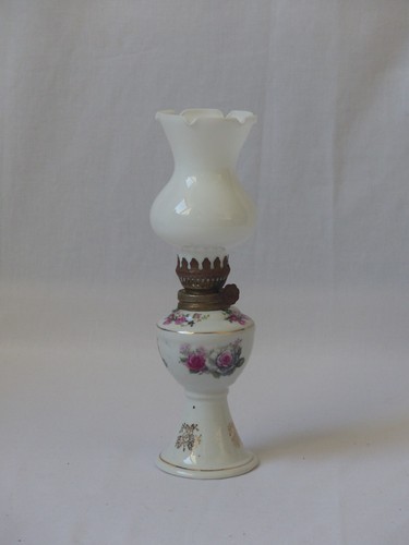 Lampe huile porcelaine - à,