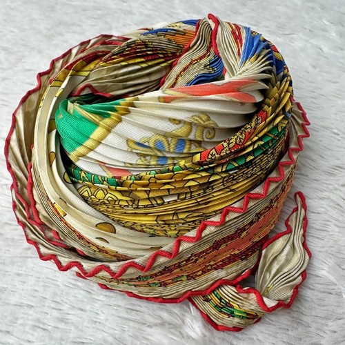 Foulard plissé hermes carre - plissé, hermes,