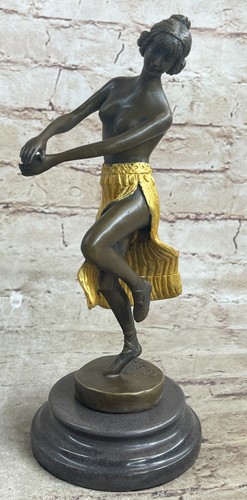 Sculpture statue figurine - statue,