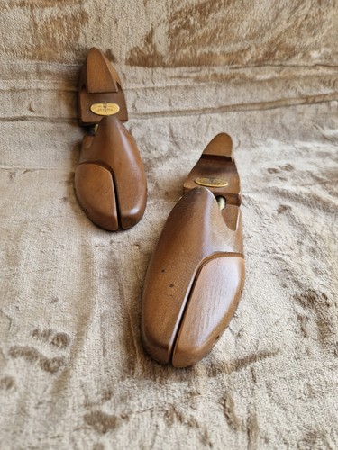 Paire embauchoirs m - d'embauchoirs, j.m